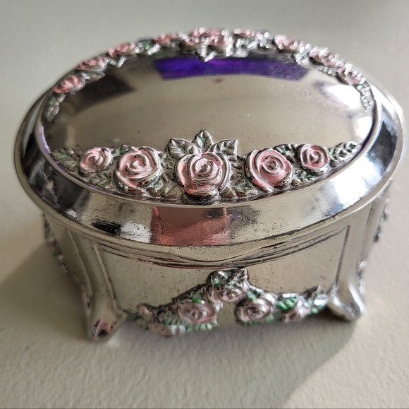 Silversmiths Other - Vintage Silver-Tone Rose Trinket Box with Red Velour Lining